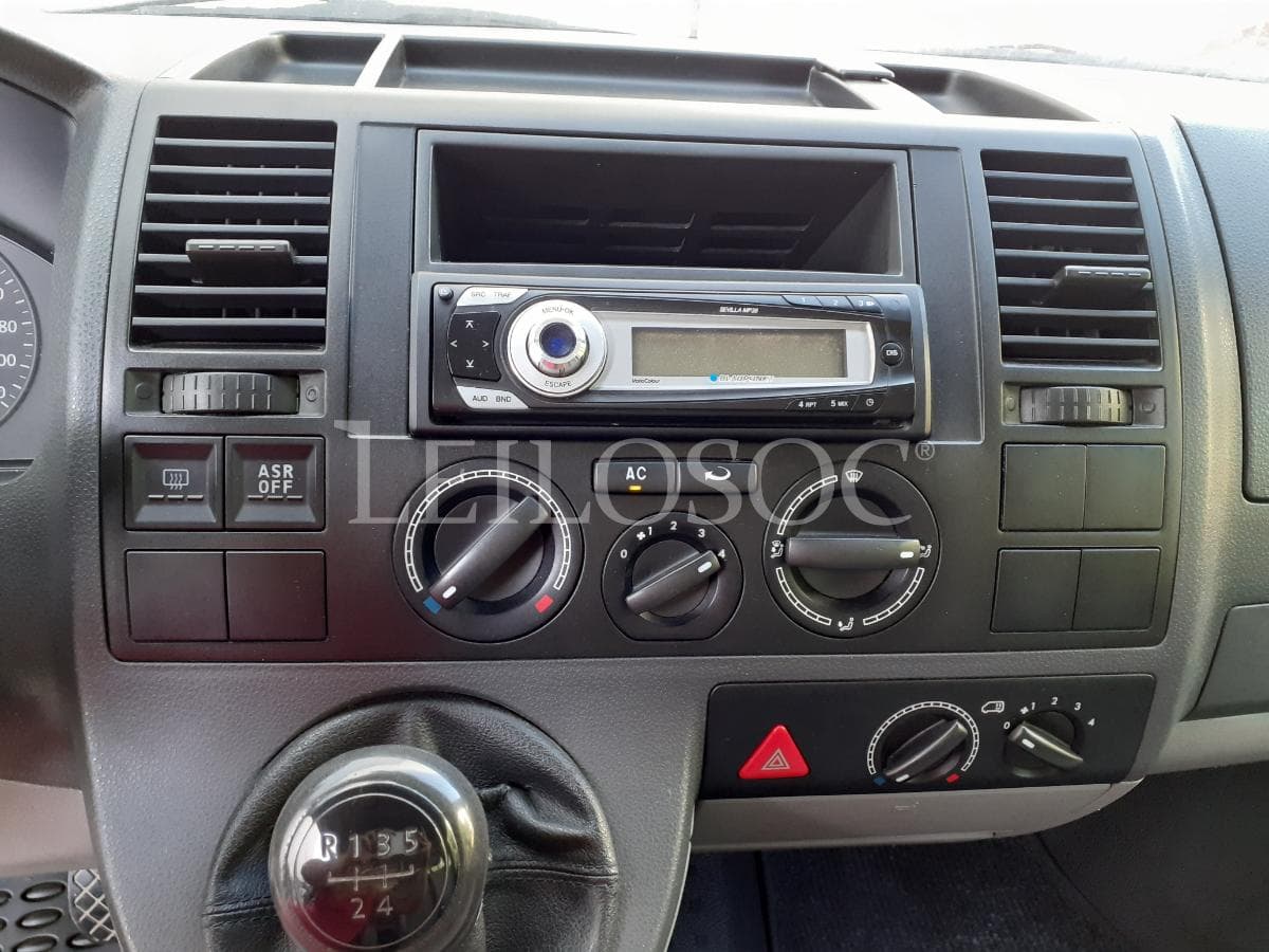 Volkswagen Transporter · 9 Lugares · Ano 2008 — image 9