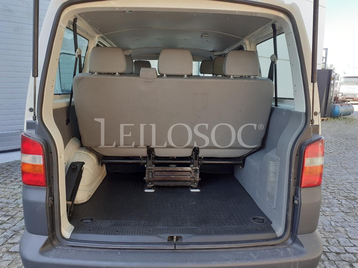 Volkswagen Transporter · 9 Lugares · Ano 2008 — image 17