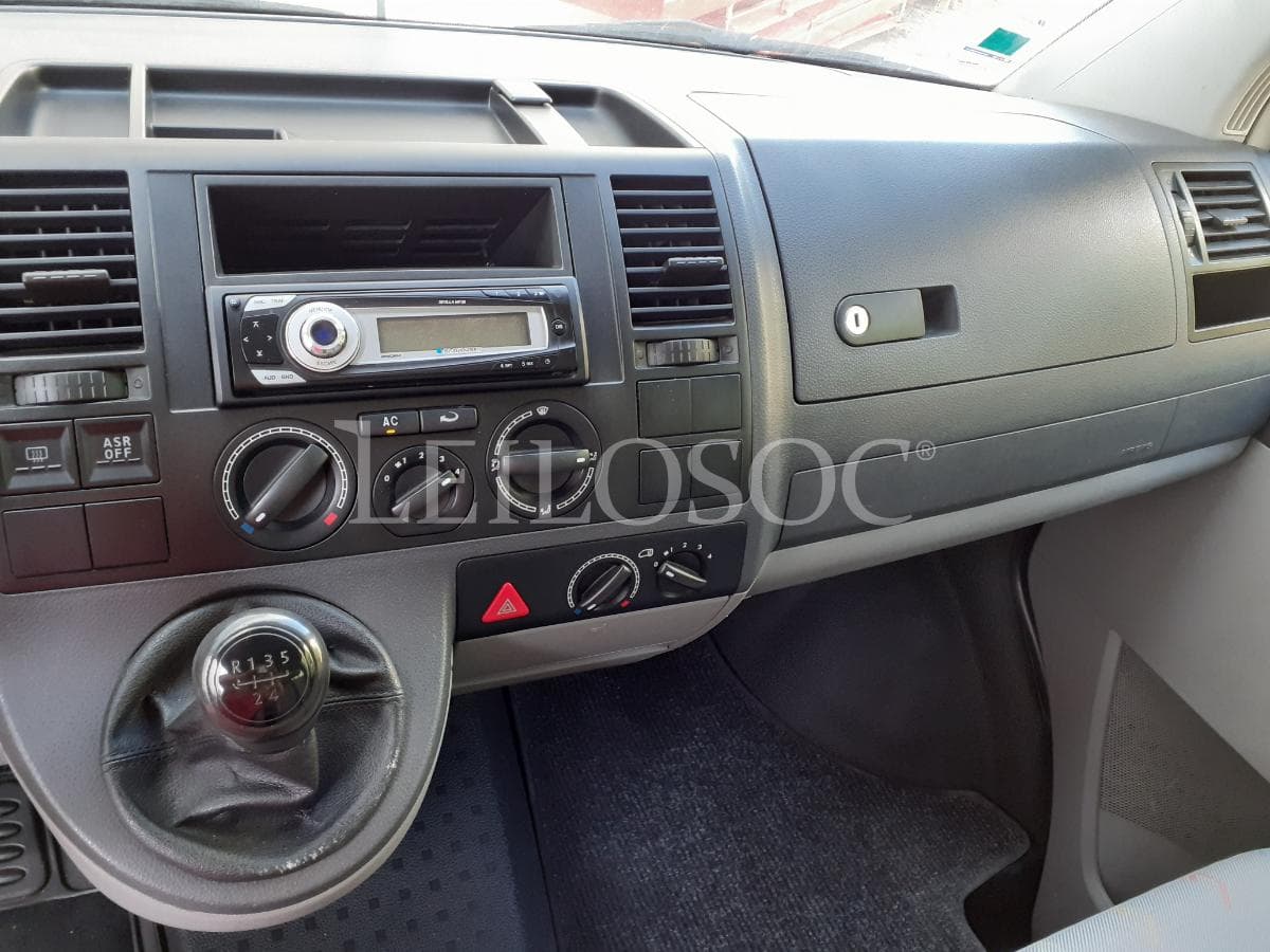 Volkswagen Transporter · 9 Lugares · Ano 2008 — image 10