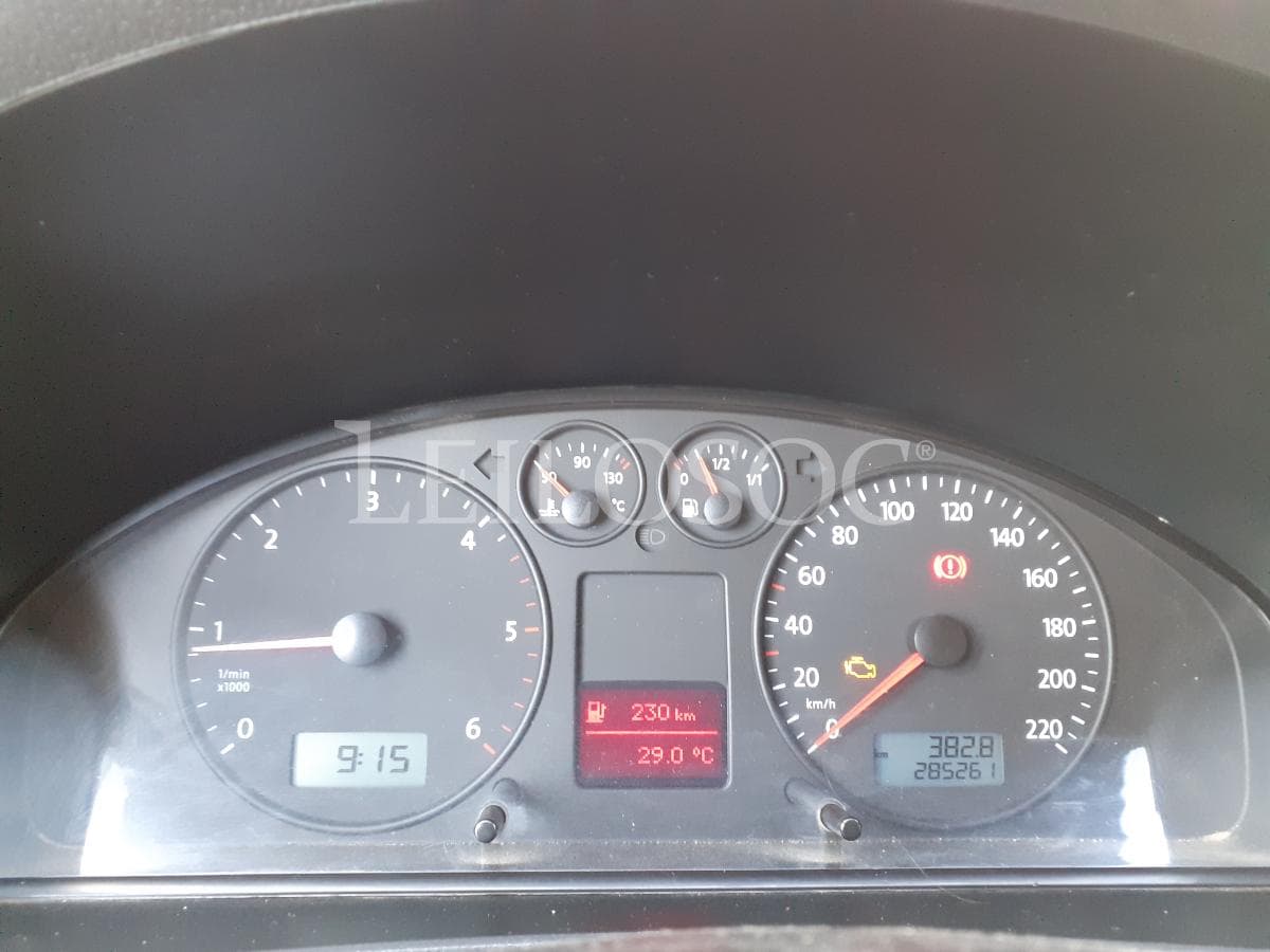Volkswagen Transporter · 9 Lugares · Ano 2008 — image 11