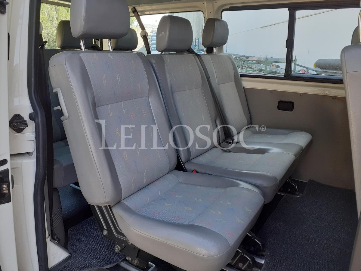 Volkswagen Transporter · 9 Lugares · Ano 2008 — image 16