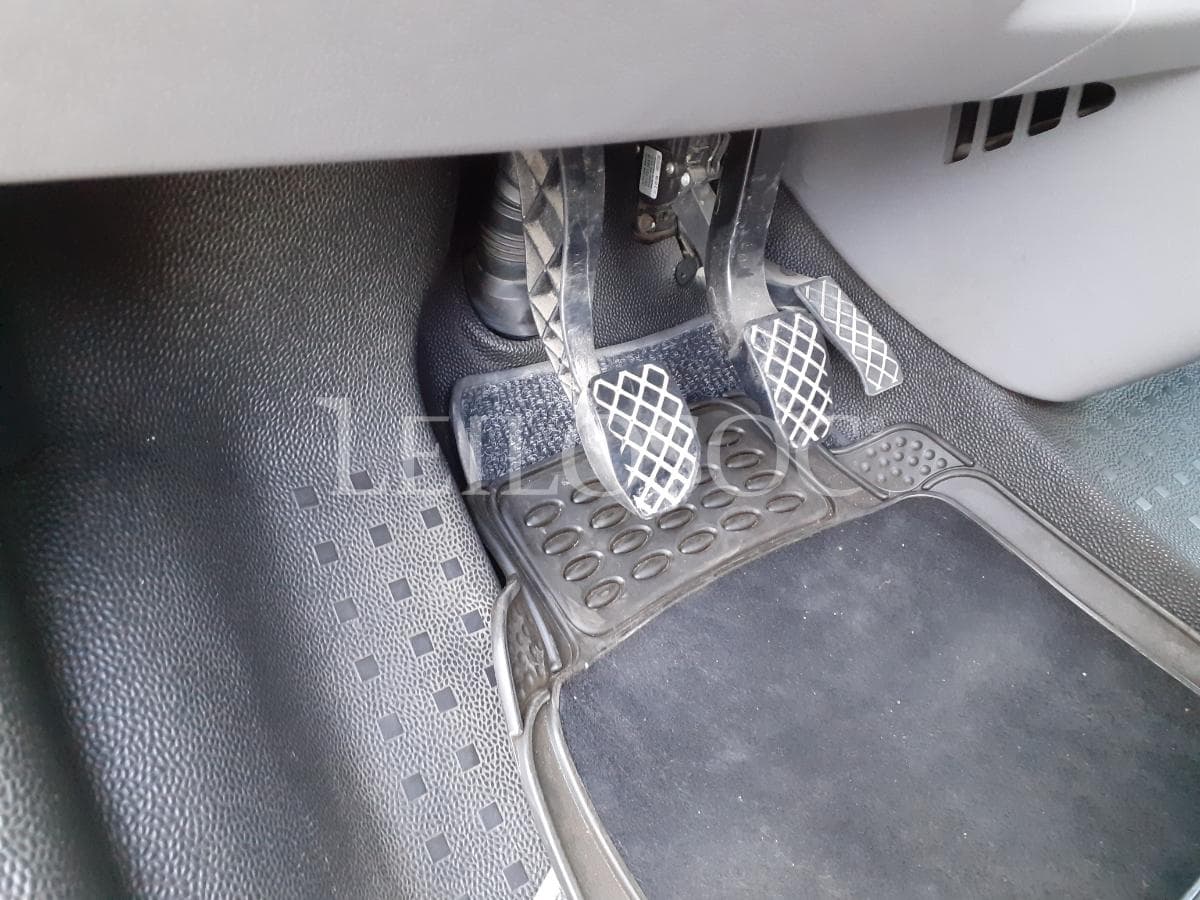 Volkswagen Transporter · 9 Lugares · Ano 2008 — image 12