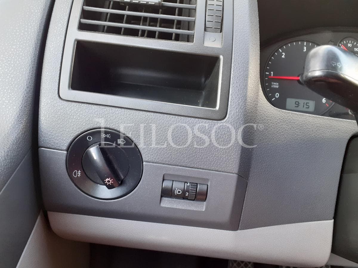 Volkswagen Transporter · 9 Lugares · Ano 2008 — image 13