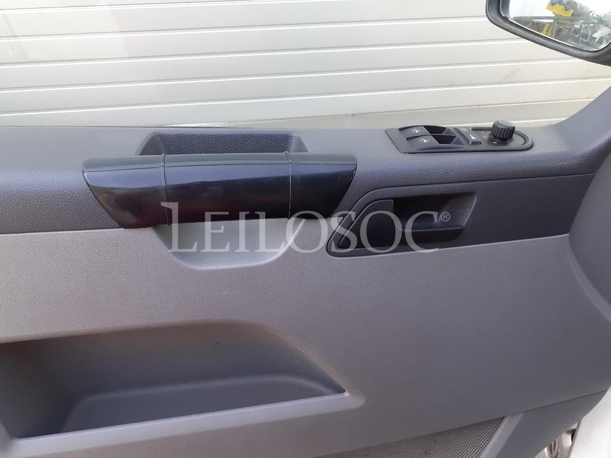 Volkswagen Transporter · 9 Lugares · Ano 2008 — image 14