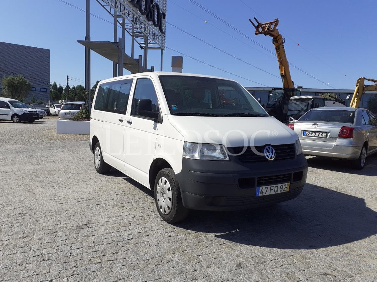 Volkswagen Transporter · 9 Lugares · Ano 2008 — image 1