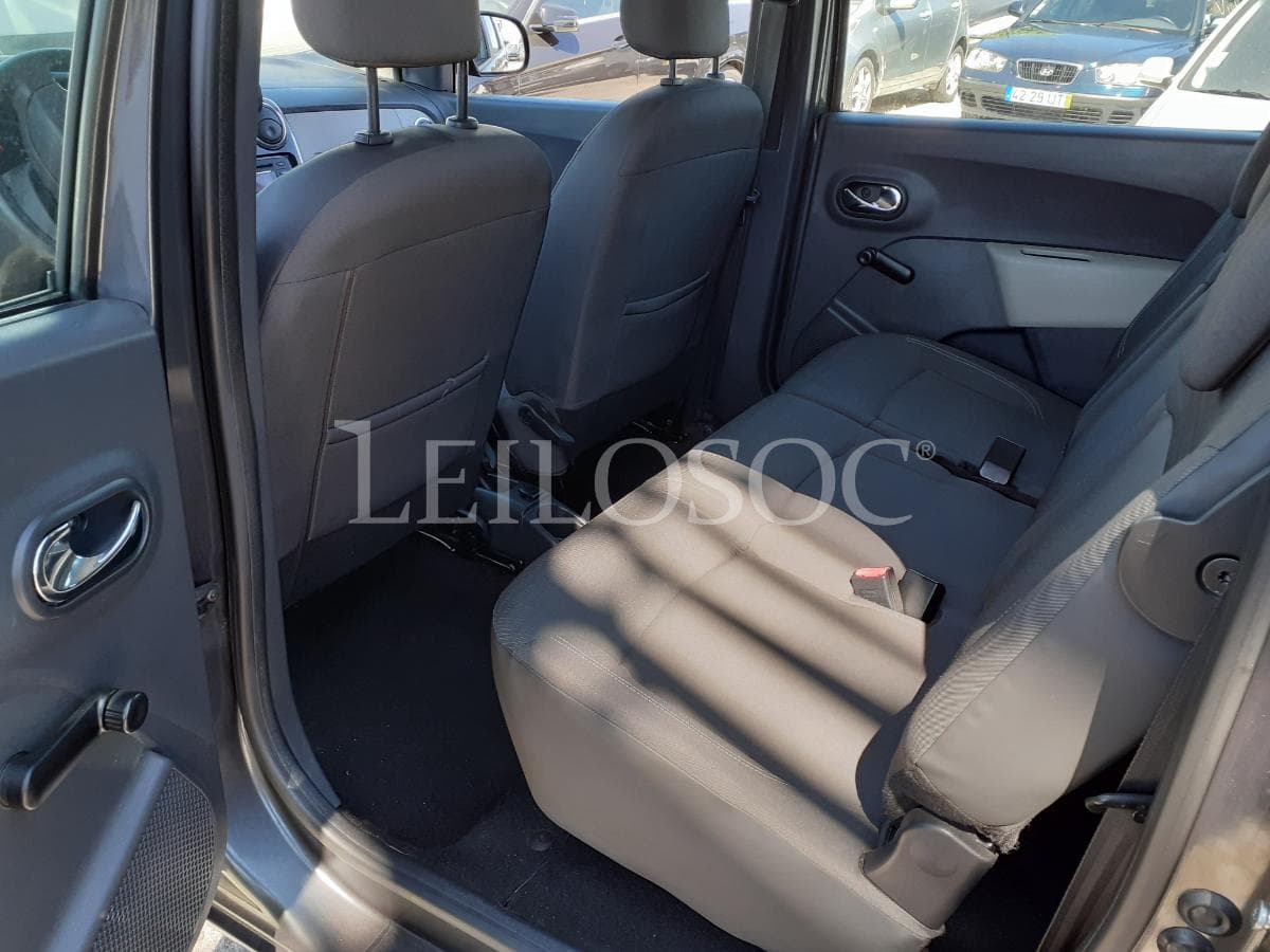 Dacia · 7 Lugares · Ano 2012 — image 18