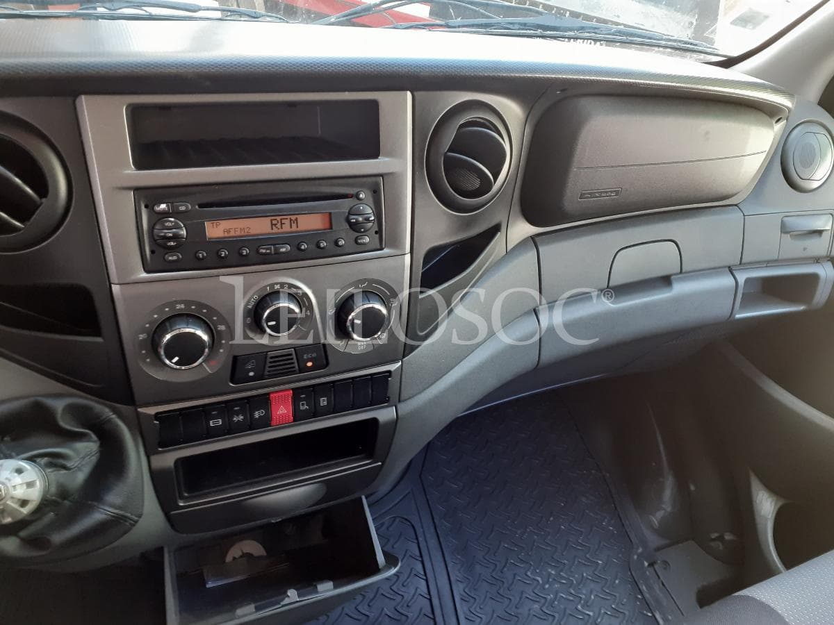 Iveco Daily 35C15 · Ano 2013 — imagem 11