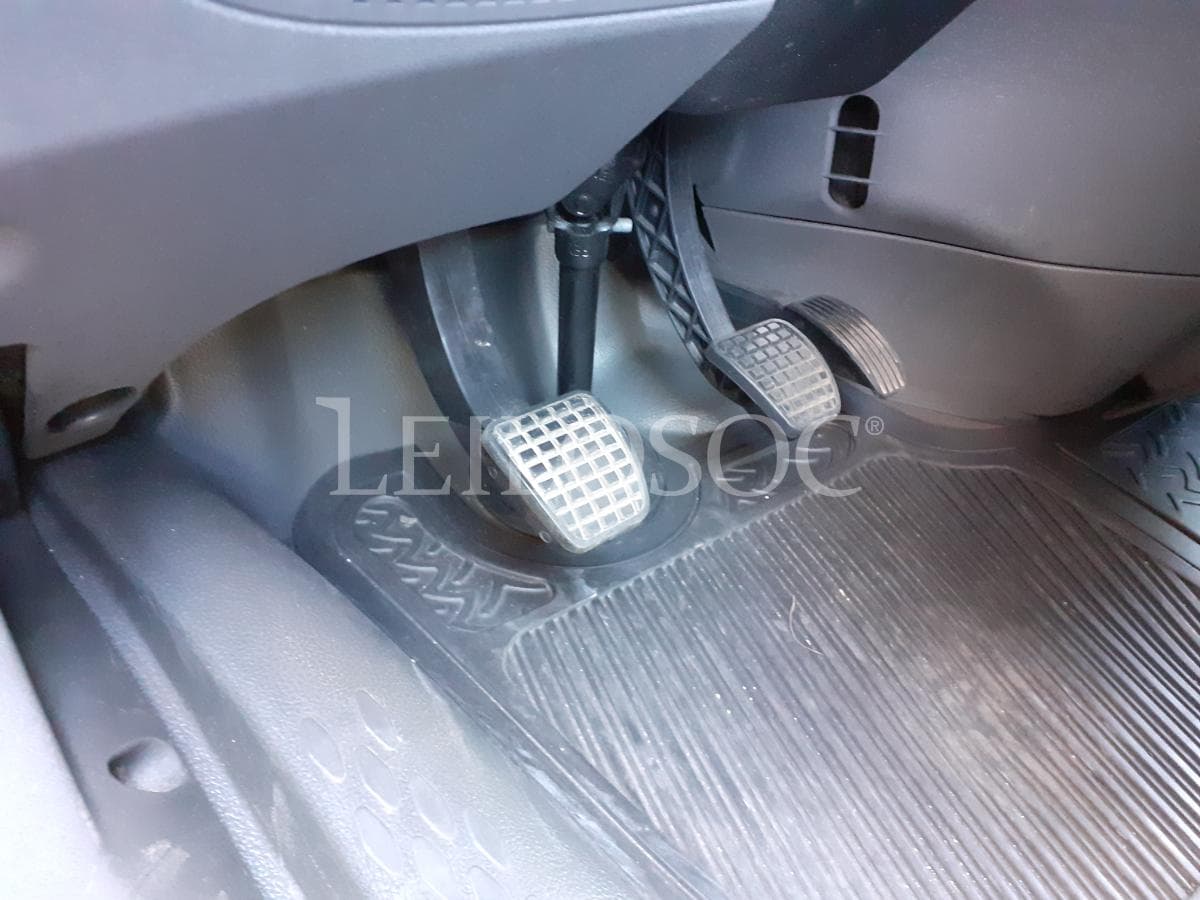 Iveco Daily 35C15 · Ano 2013 — imagem 8