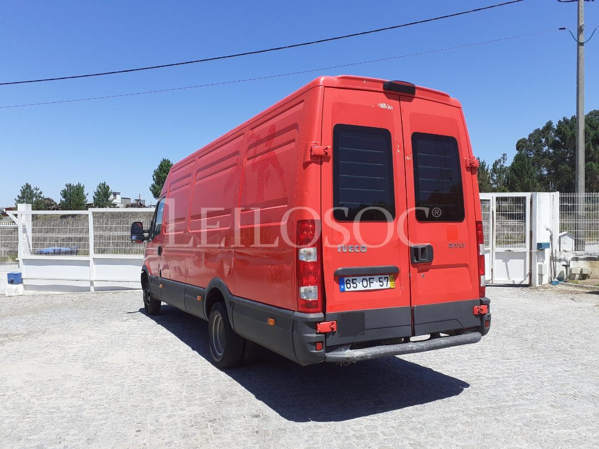 Iveco Daily 35C15 · Ano 2013 — imagem 4