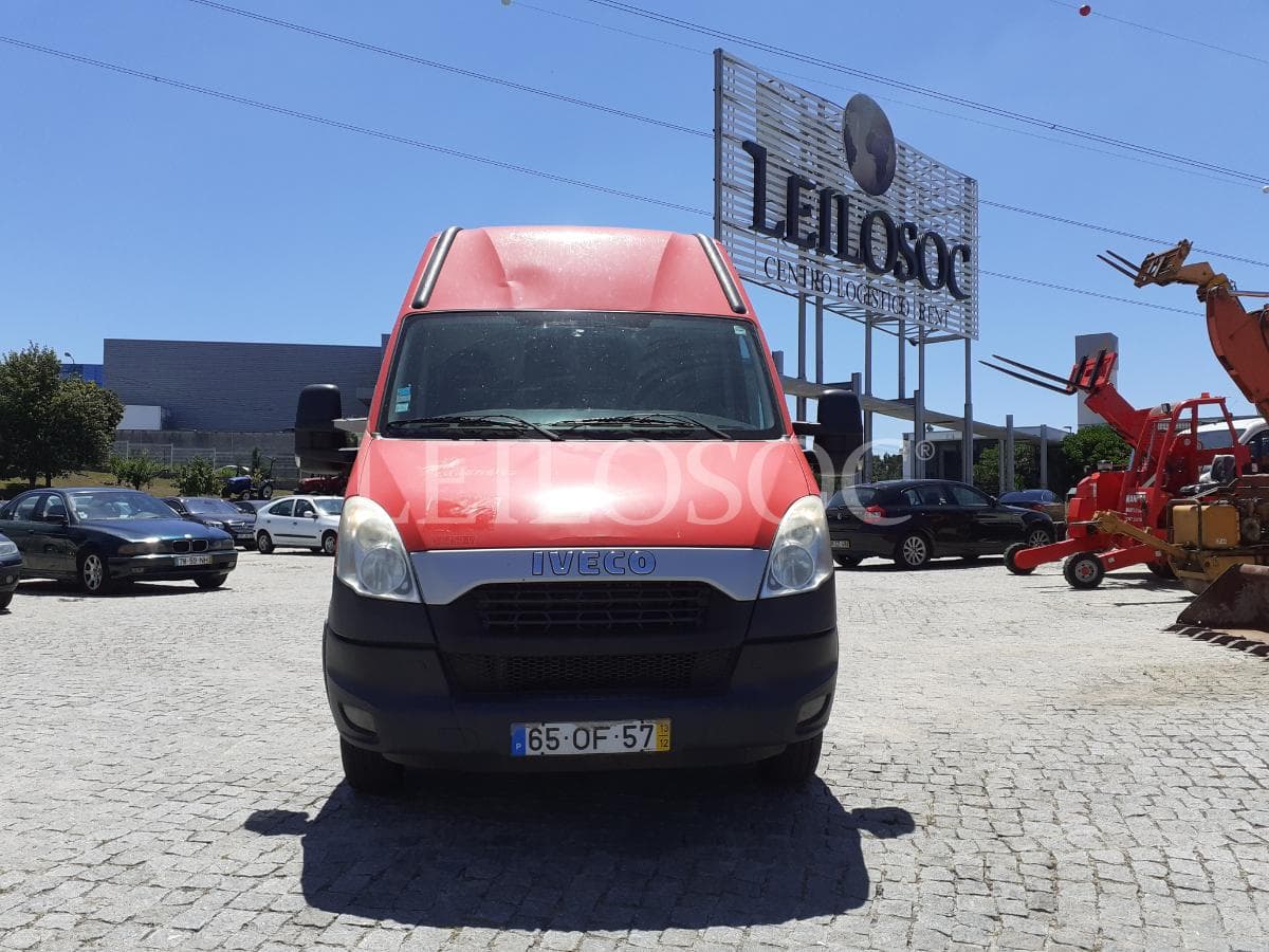 Iveco Daily 35C15 · Ano 2013 — imagem 2