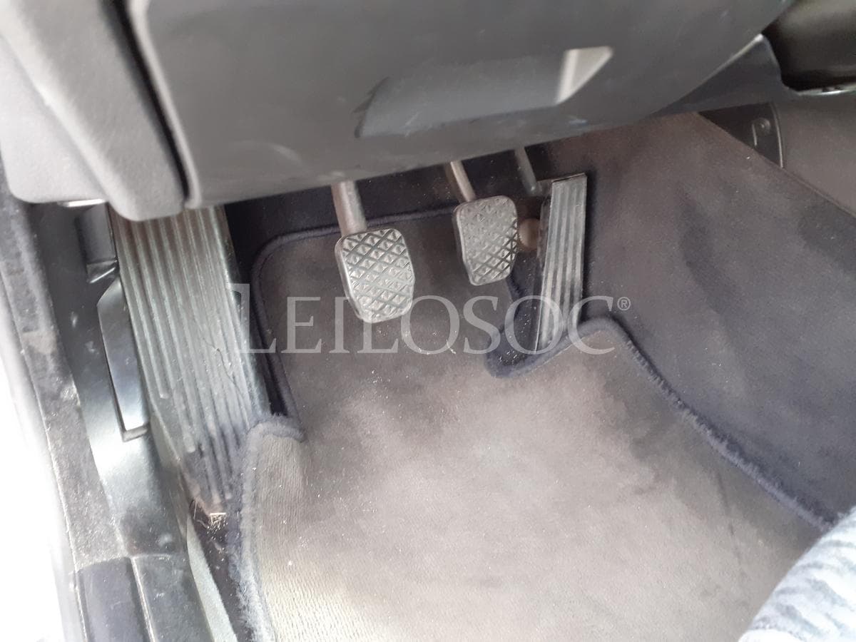 BMW 316i · Ano 2001 — image 8