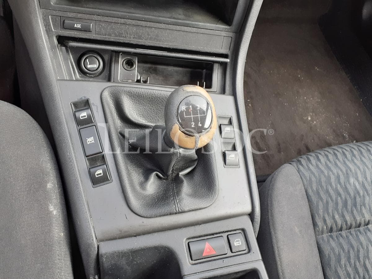 BMW 316i · Ano 2001 — image 12
