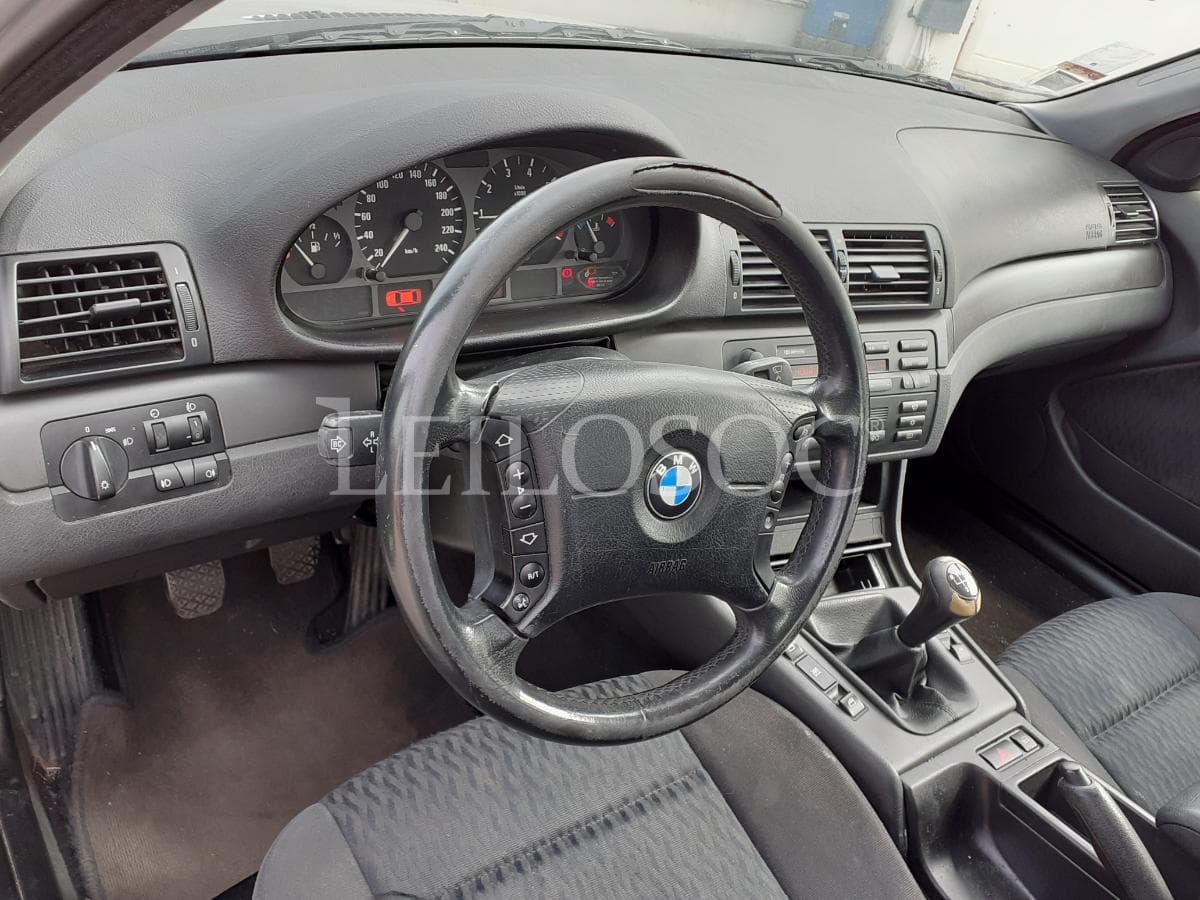 BMW 316i · Ano 2001 — image 10
