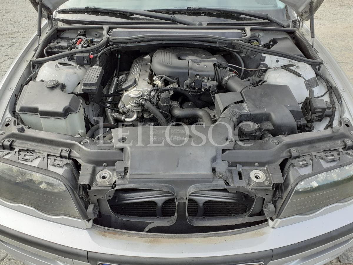 BMW 316i · Ano 2001 — image 20