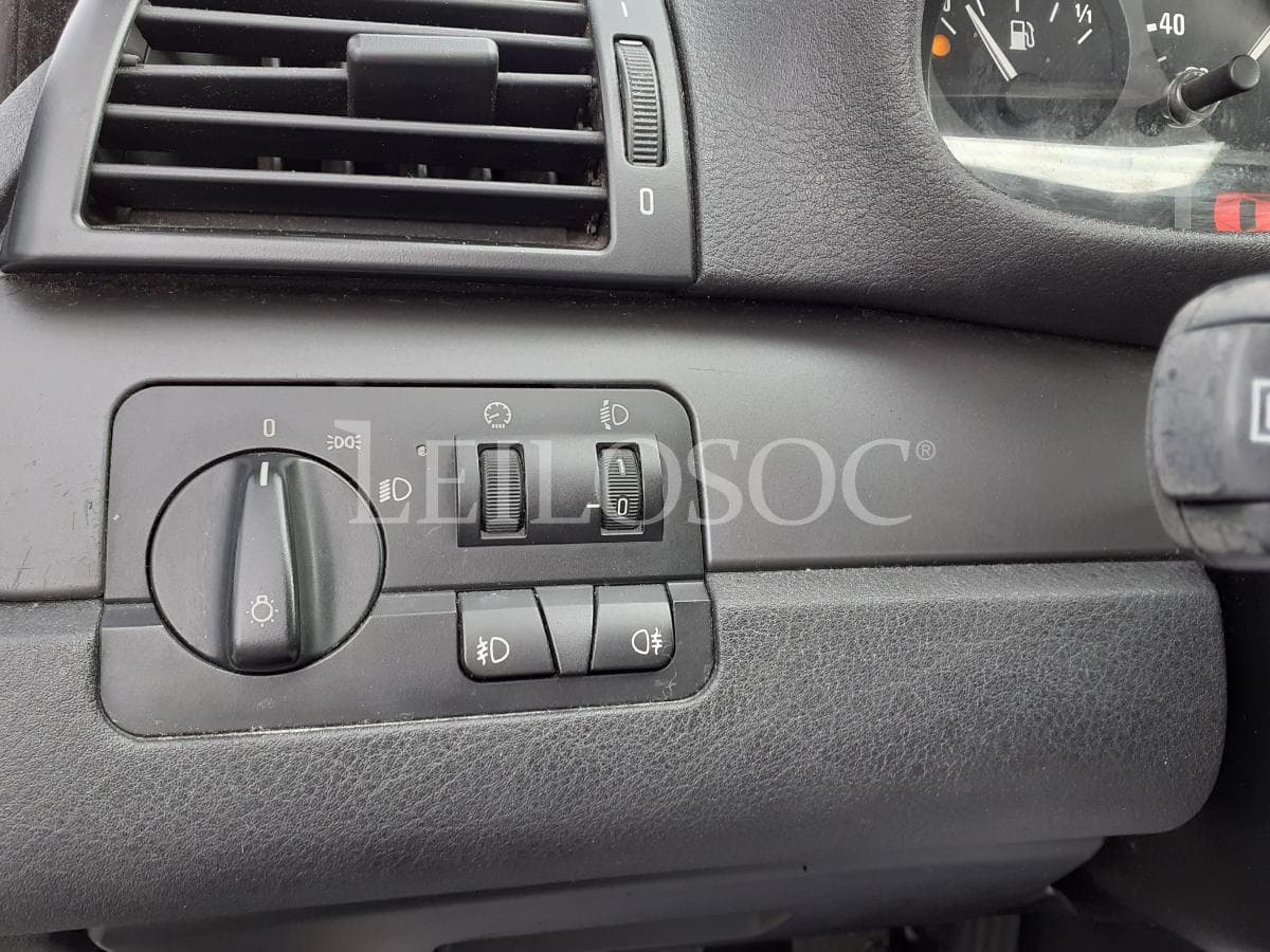 BMW 316i · Ano 2001 — image 17