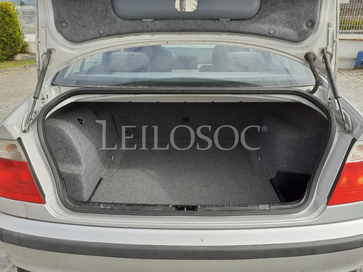 BMW 316i · Ano 2001 — image 19
