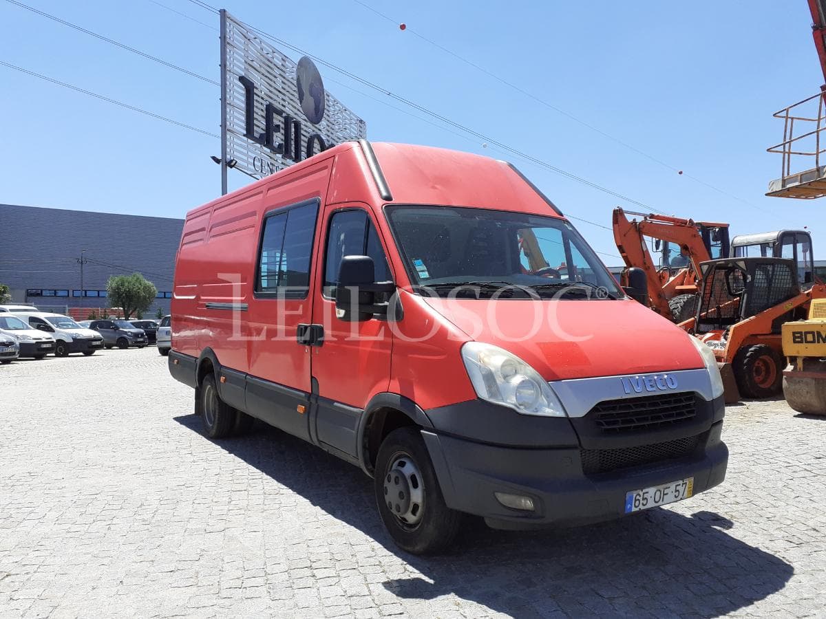 Iveco Daily 35C15 · Ano 2013 — imagem 1