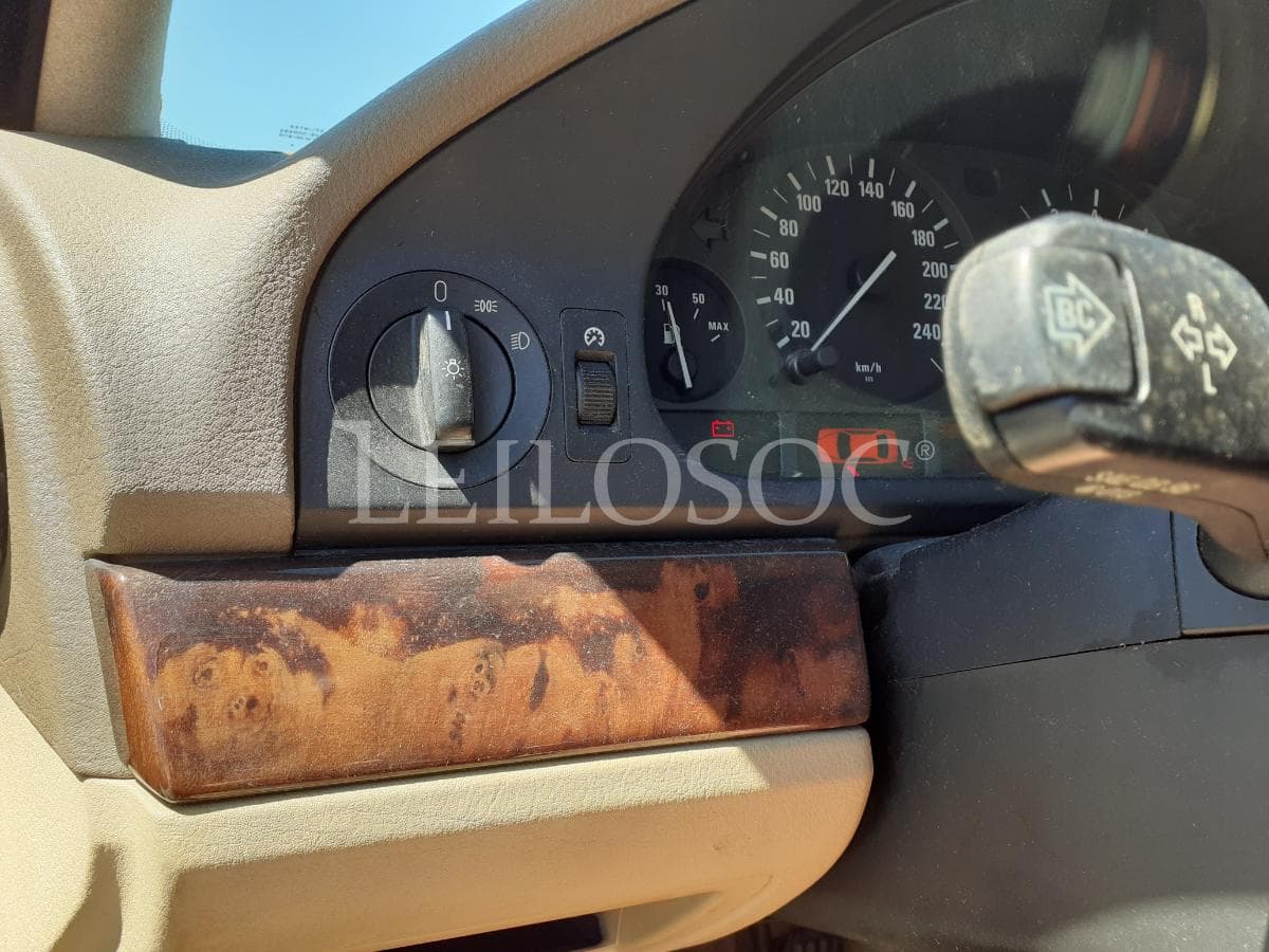 BMW 520 i · Ano 1999 — imagem 14