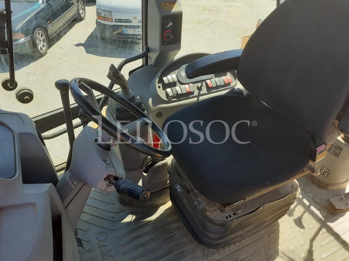 Retroescavadora Volvo BL-71 · Ano 2005 — imagem 9