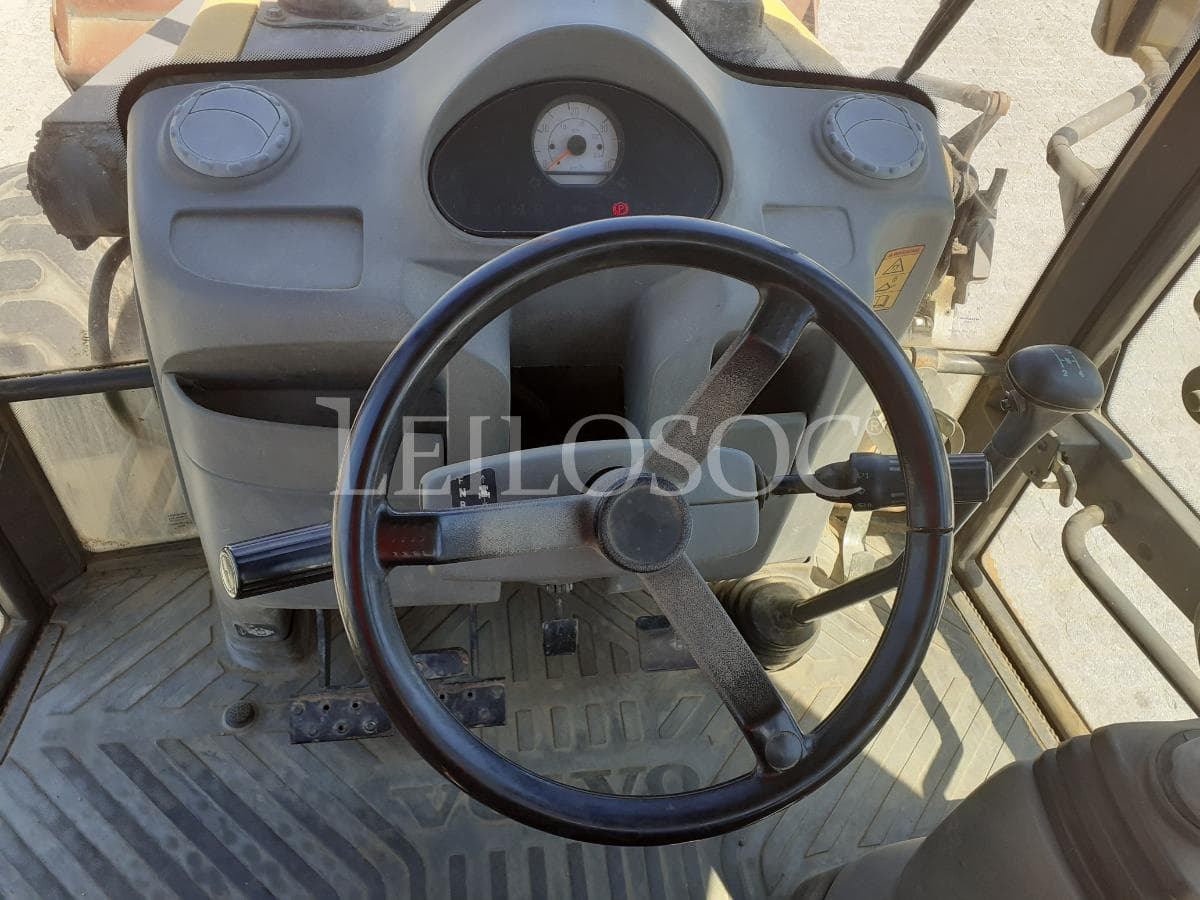Retroescavadora Volvo BL-71 · Ano 2005 — imagem 10
