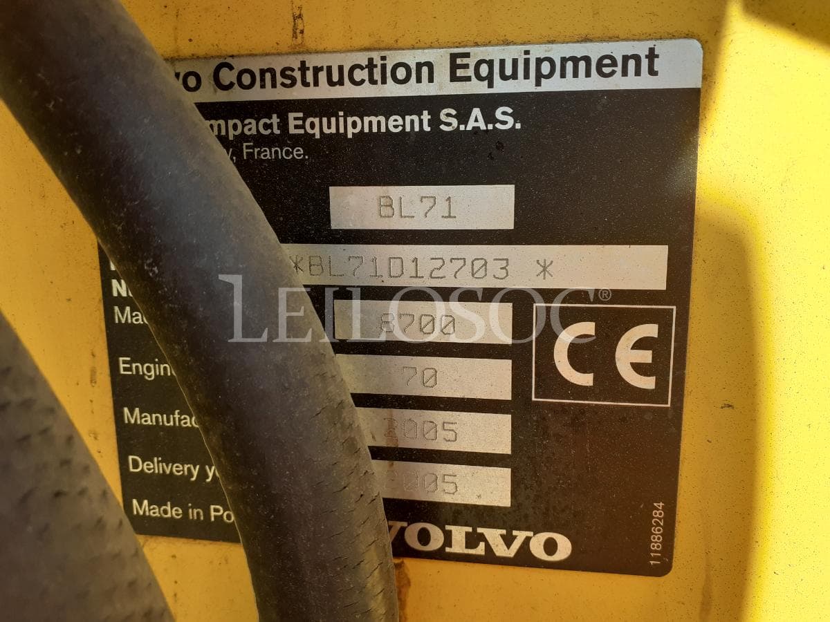 Retroescavadora Volvo BL-71 · Ano 2005 — imagem 13