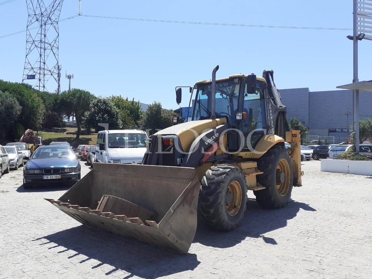 Retroescavadora Volvo BL-71 · Ano 2005 — imagem 3