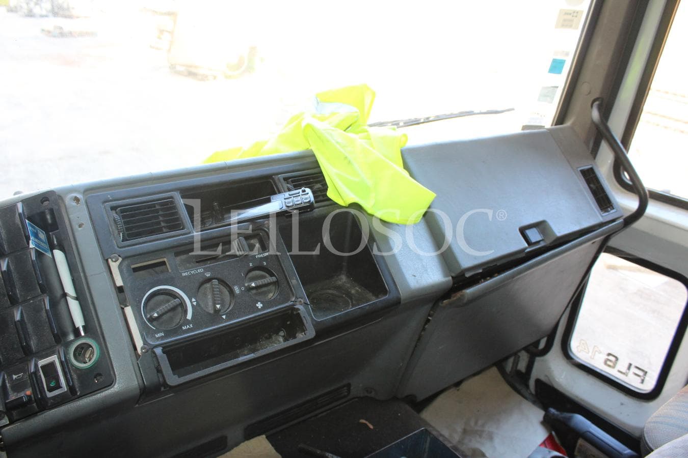 Volvo FL6 — image 8