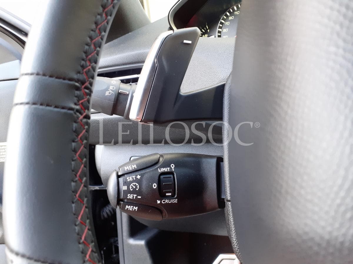 Peugeot 308 HDI GT Line · Ano 2019 — imagem 13