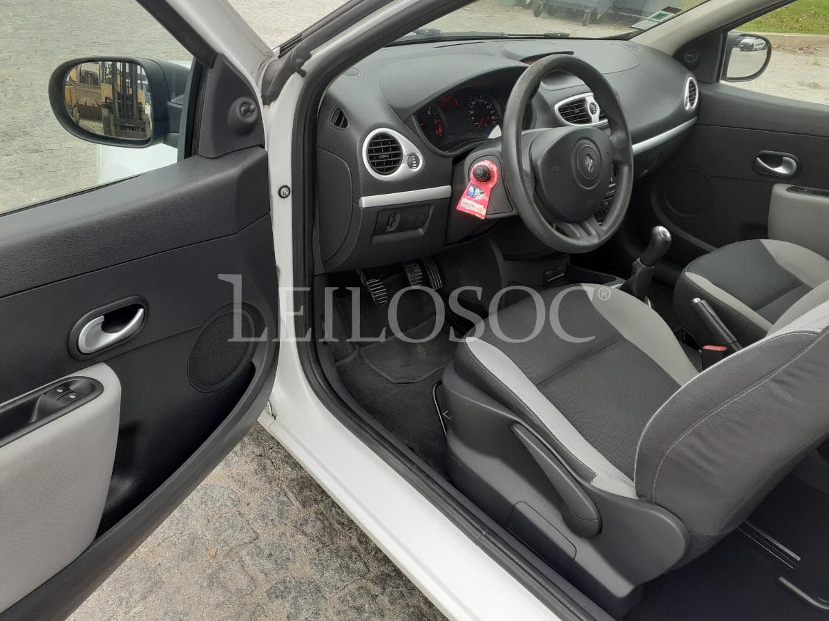 Renault Clio 1.5 DCI · 2 Lugares · Ano 2011 — imagem 7