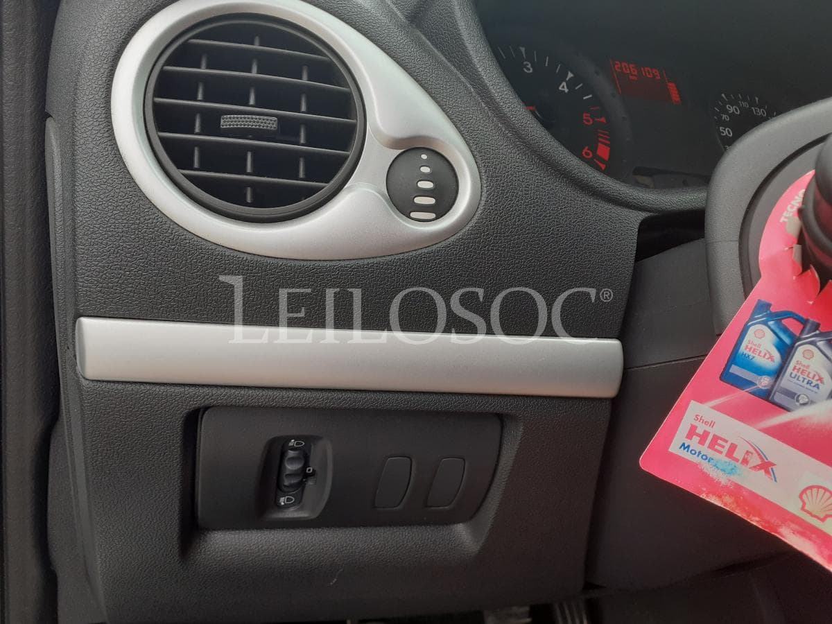 Renault Clio 1.5 DCI · 2 Lugares · Ano 2011 — imagem 15