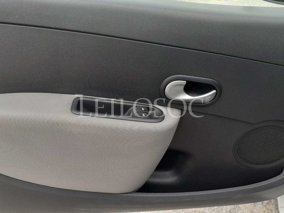 Renault Clio 1.5 DCI · 2 Lugares · Ano 2011 — imagem 9