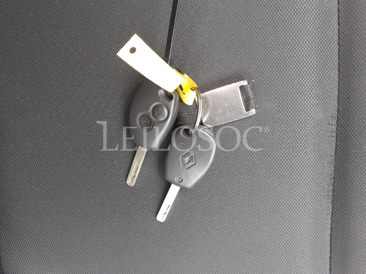 Renault Clio 1.5 DCI · 2 Lugares · Ano 2011 — imagem 21