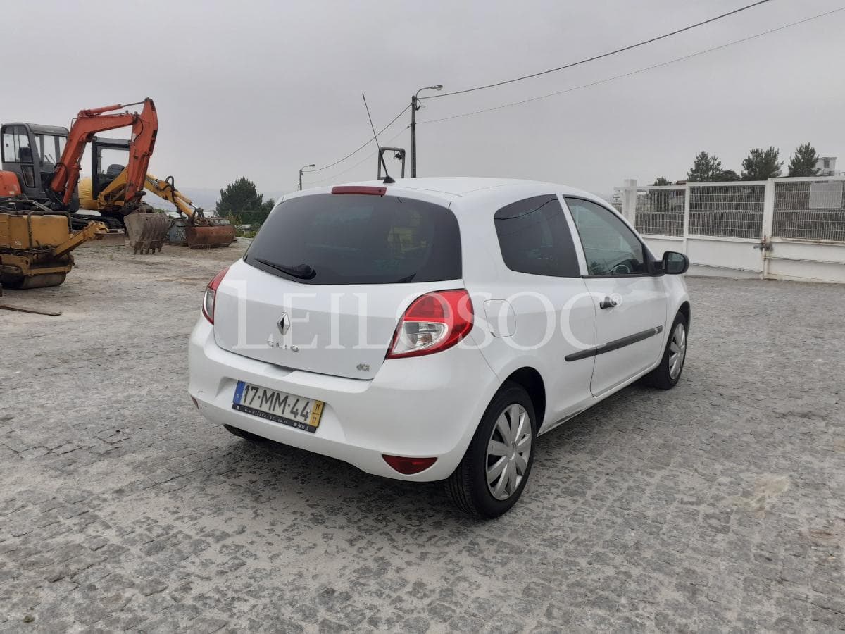 Renault Clio 1.5 DCI · 2 Lugares · Ano 2011 — imagem 4