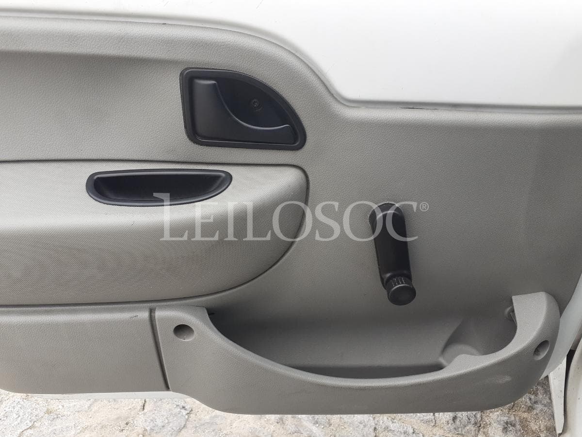 Renault Kangoo 1.9 D · 2 Lugares · Ano 2003 — imagem 9