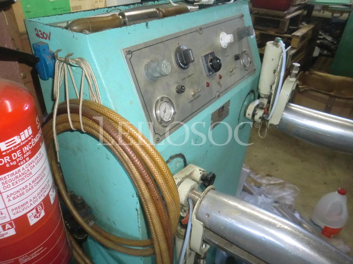 Machine de moulage + Découpeurs + Moules — image 4