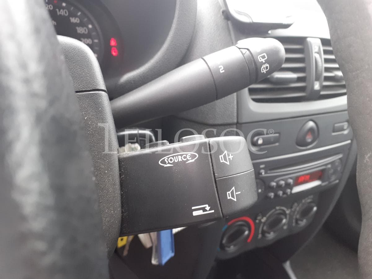 Renault Clio 1.5 DCI · 2 Lugares · Ano 2007 — imagen 11