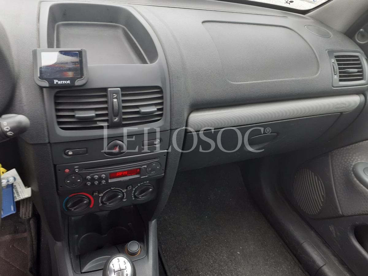 Renault Clio 1.5 DCI · 2 Lugares · Ano 2007 — imagen 13