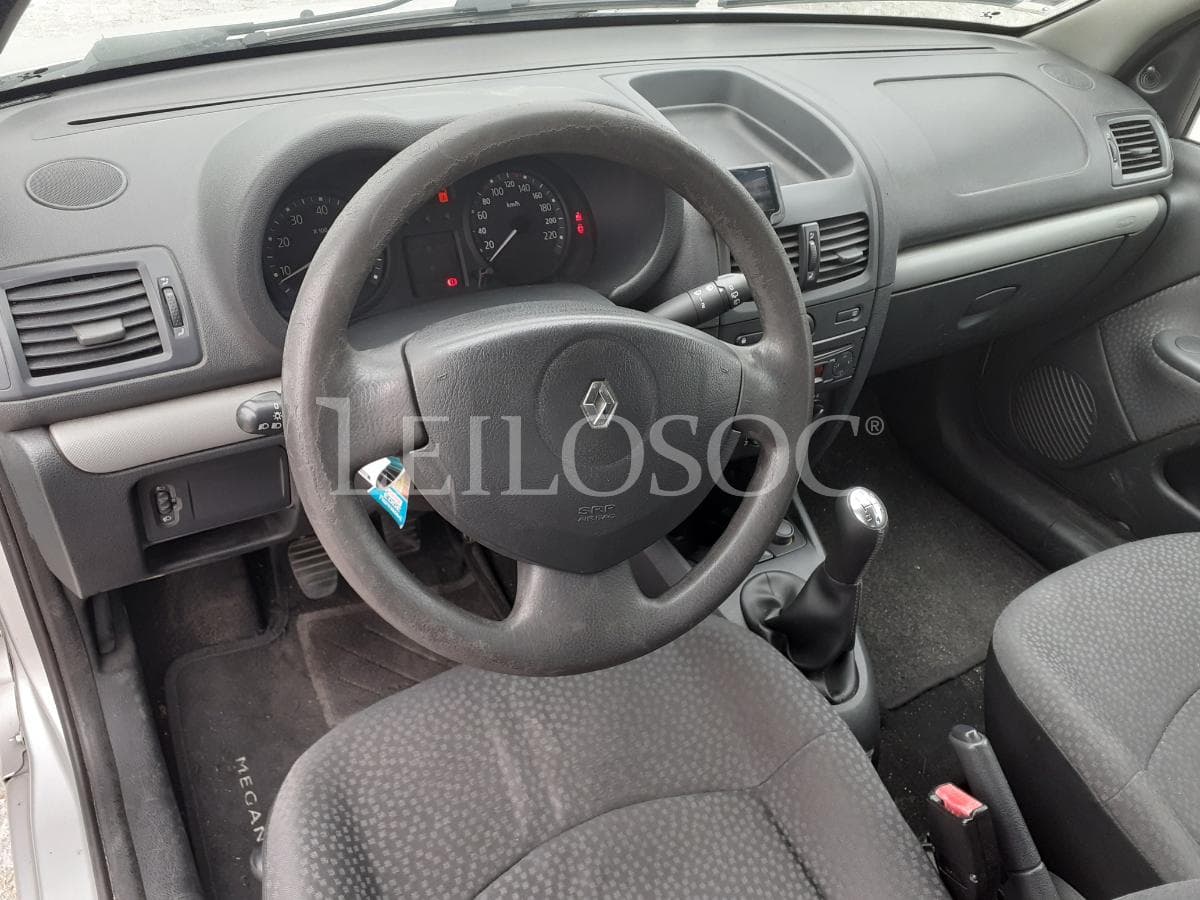 Renault Clio 1.5 DCI · 2 Lugares · Ano 2007 — imagen 8