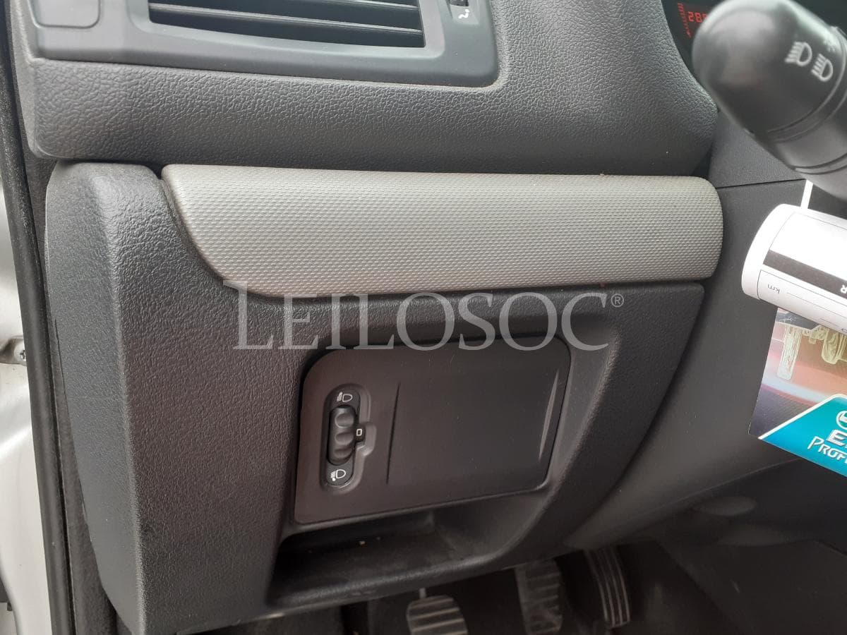 Renault Clio 1.5 DCI · 2 Lugares · Ano 2007 — imagen 14