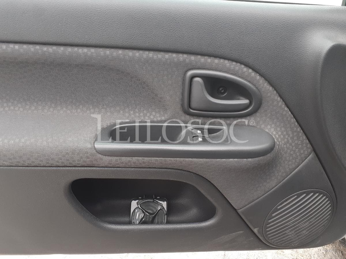 Renault Clio 1.5 DCI · 2 Lugares · Ano 2007 — imagen 7
