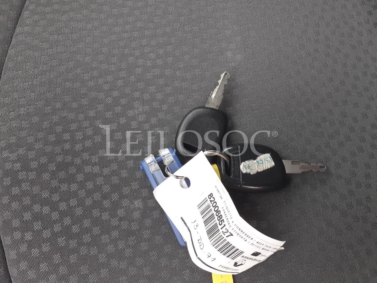 Renault Clio 1.5 DCI · 2 Lugares · Ano 2007 — imagen 20
