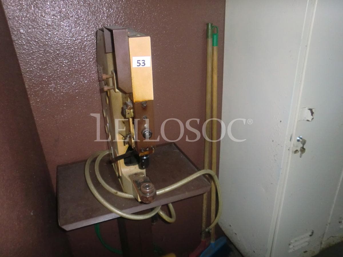 Máquina de ilhóses + Equipamento diverso — imagem 1