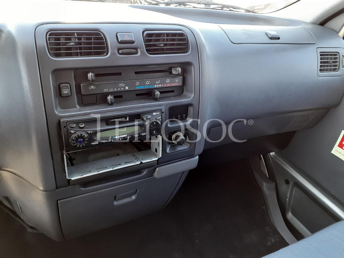 Toyota Hiace 2.5 · 9 Lugares · Ano 2003 — imagen 8