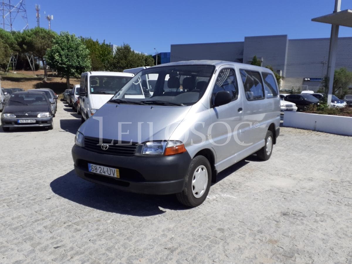 Toyota Hiace 2.5 · 9 Lugares · Ano 2003 — imagen 3