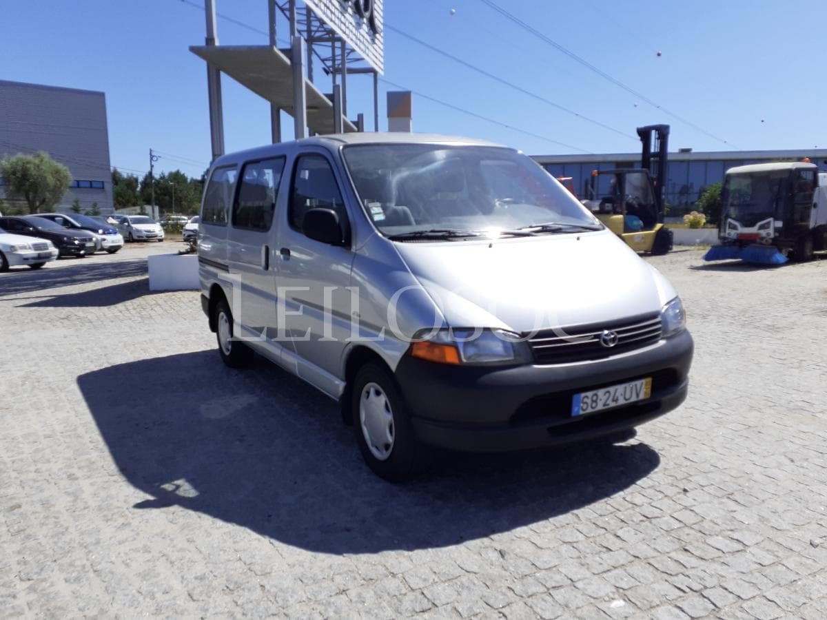 Toyota Hiace 2.5 · 9 Lugares · Ano 2003 — imagen 1