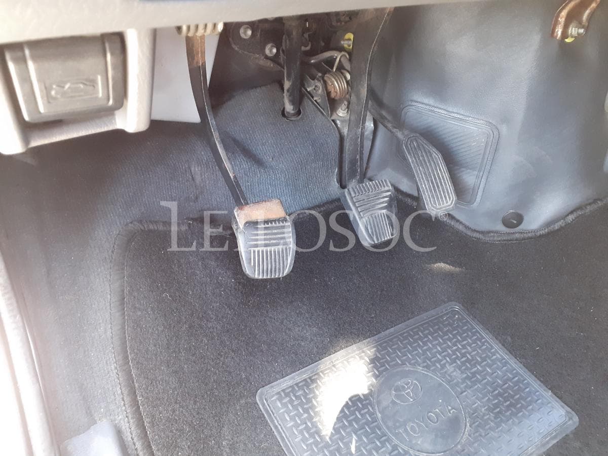 Toyota Hiace 2.5 · 9 Lugares · Ano 2003 — imagen 11
