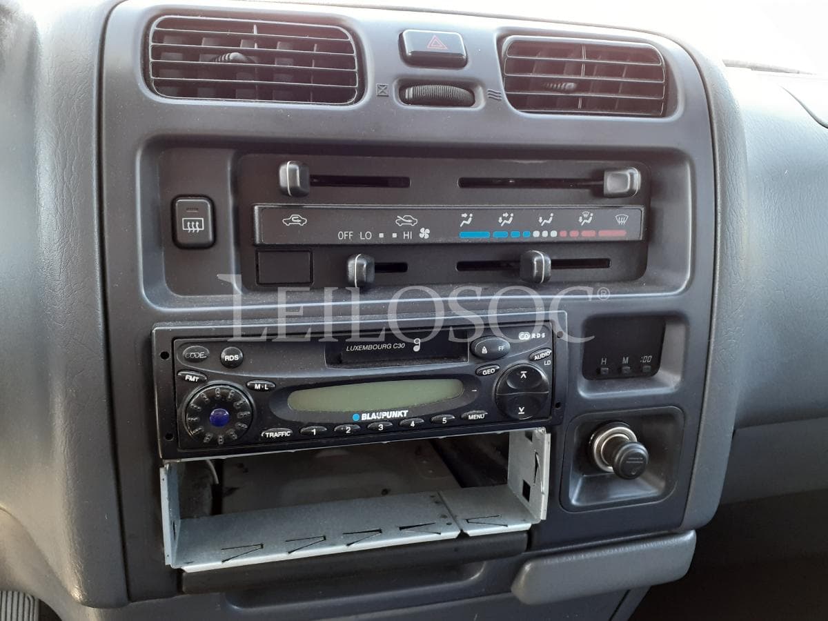 Toyota Hiace 2.5 · 9 Lugares · Ano 2003 — imagen 12