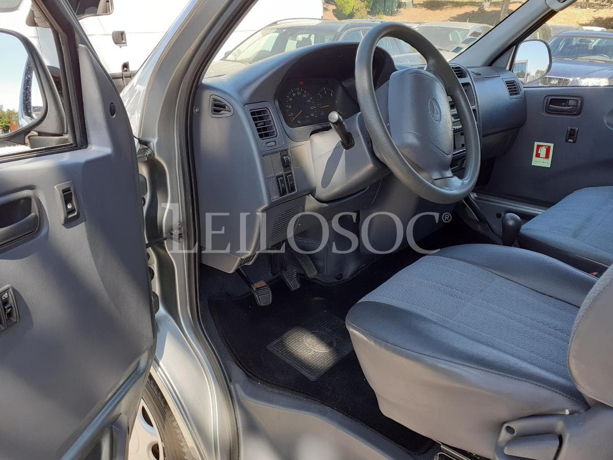 Toyota Hiace 2.5 · 9 Lugares · Ano 2003 — imagen 7