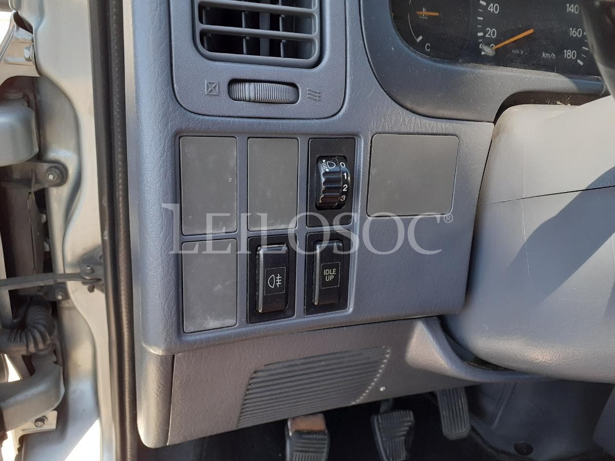 Toyota Hiace 2.5 · 9 Lugares · Ano 2003 — imagen 13