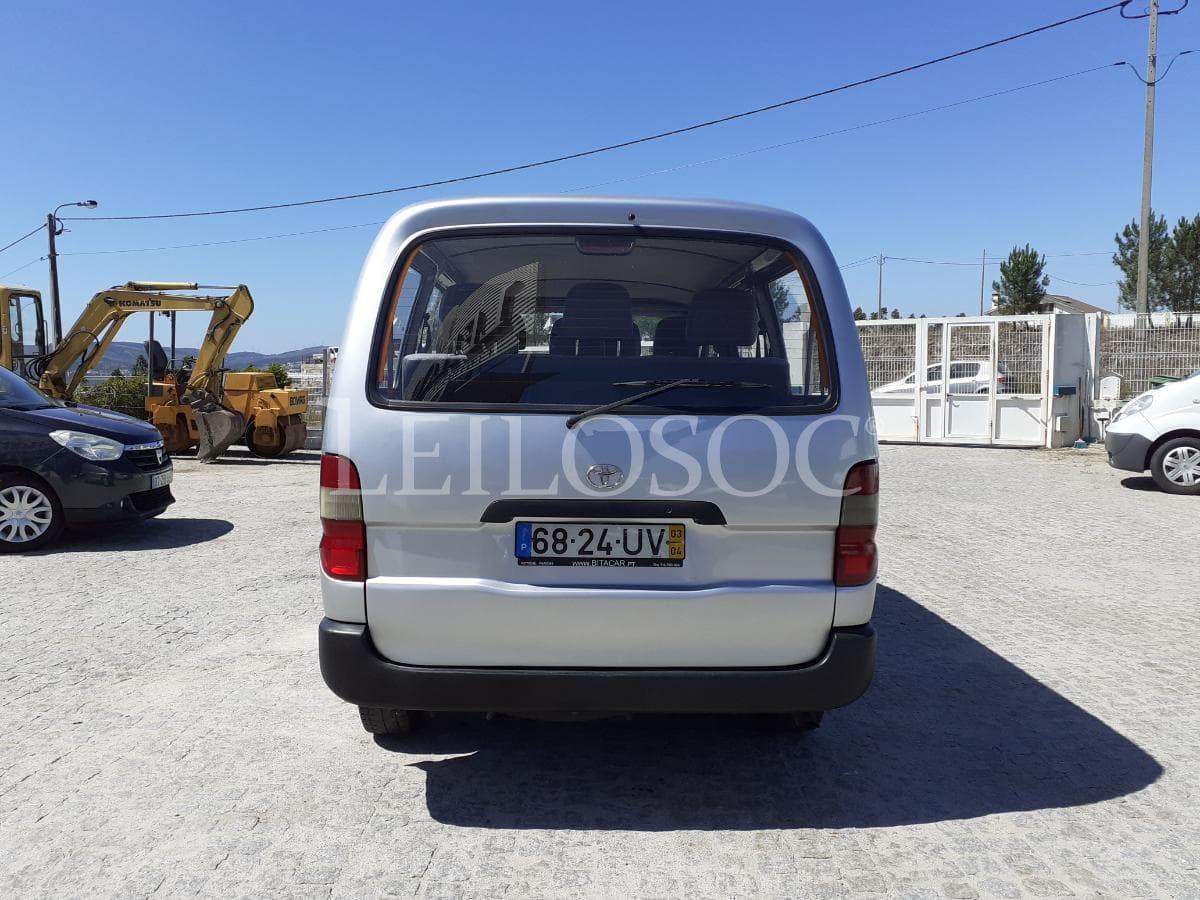 Toyota Hiace 2.5 · 9 Lugares · Ano 2003 — imagen 5